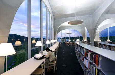 Tama Art University Library 